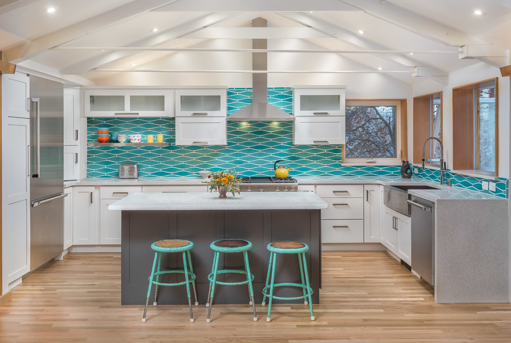 grey wall and turquoise island kitchen