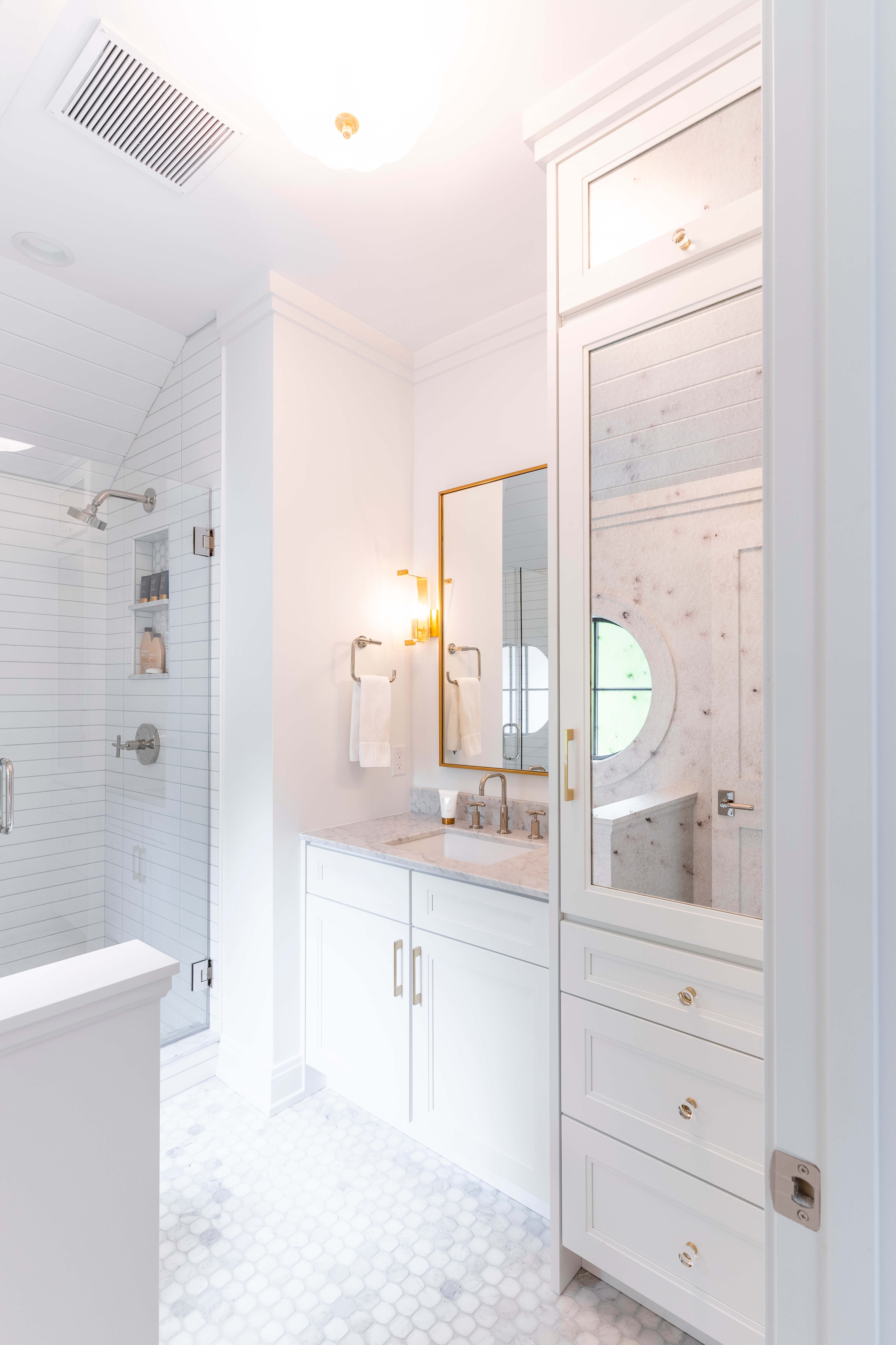 Dual or Single Bowl Vanity: Is One Or Two Master Bathroom Sinks Best? —  Degnan Design-Build-Remodel